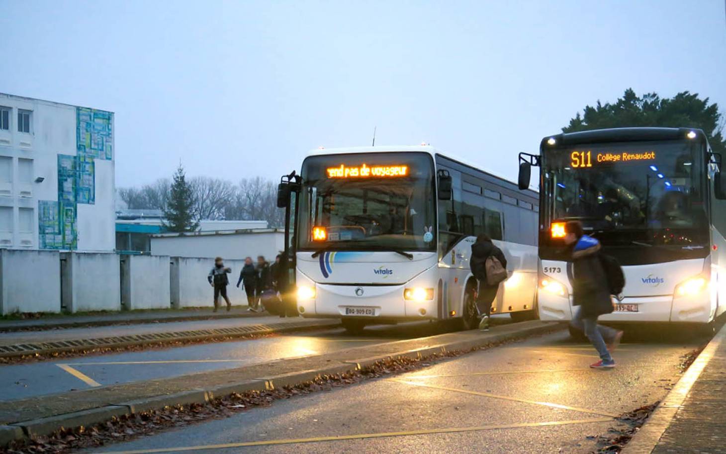 Bus scolaire : Aller au collège en bus : comment s’y retrouver ?