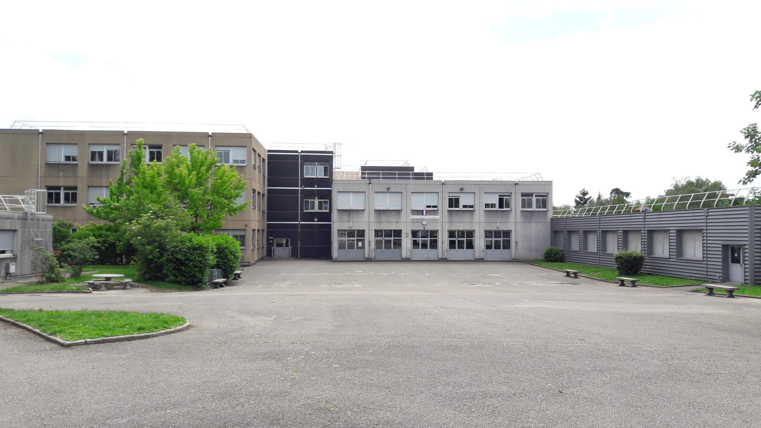Collège Charles Sénard à Caluire : un établissement au cœur de la réussite scolaire